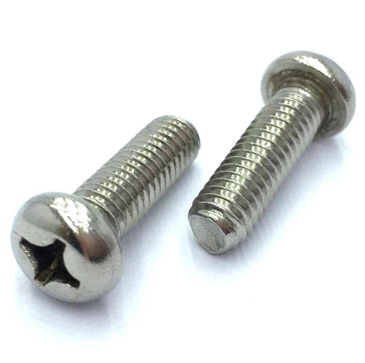 В чем основное различие между винтами с плоскоконической головкой и винтами с потайной головкой?